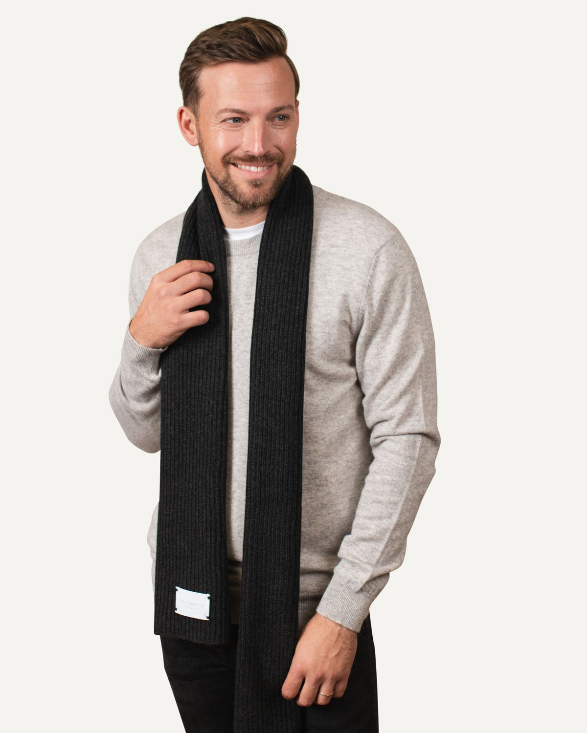 Gestrickter Kaschmir Schal für Herren in Anthrazit von MOGLI & MARTINI #farbe_anthrazit