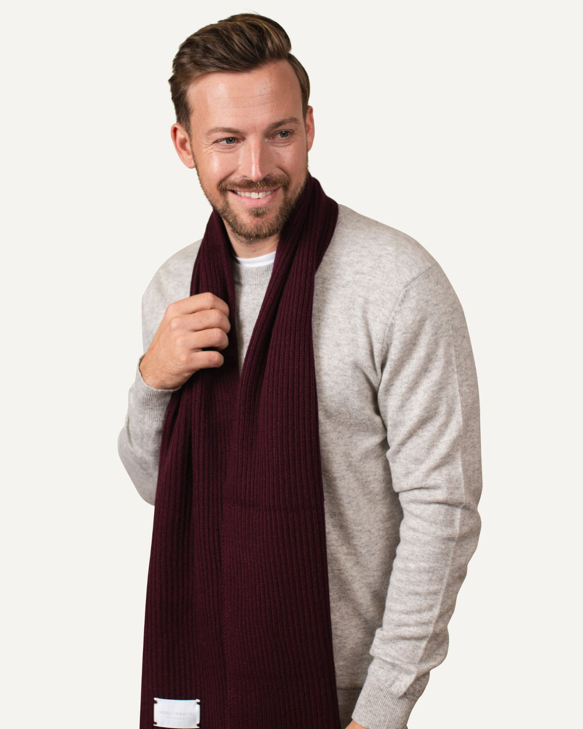 Gestrickter Kaschmir Schal für Herren in Bordeaux von MOGLI & MARTINI #farbe_bordeaux
