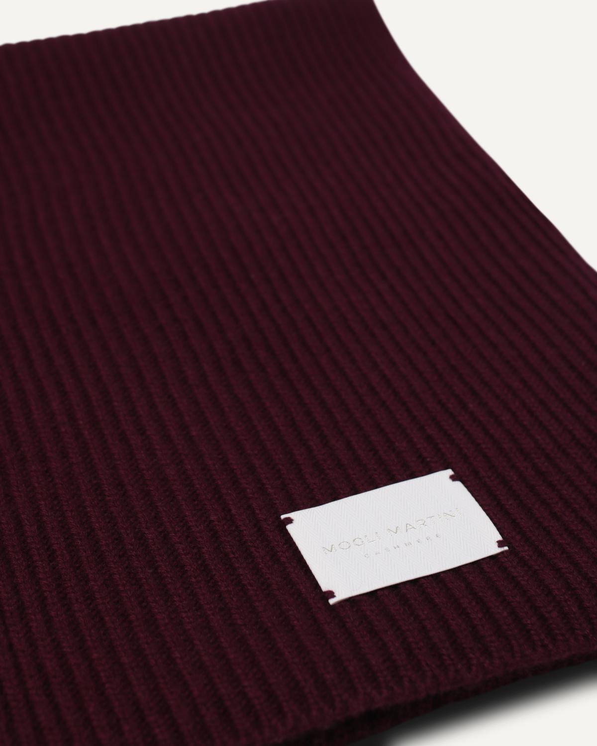 Gestrickter Kaschmir Schal für Herren in Bordeaux von MOGLI & MARTINI #farbe_bordeaux