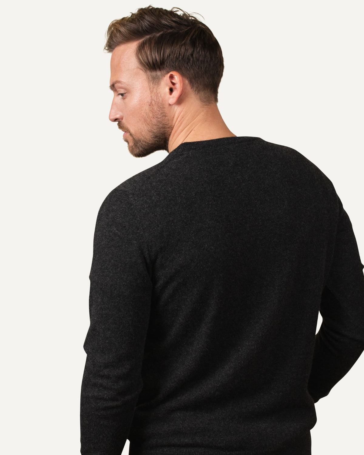 Kaschmir Rundhals Pullover für Herren in Anthrazit von MOGLI & MARTINI #farbe_anthrazit
