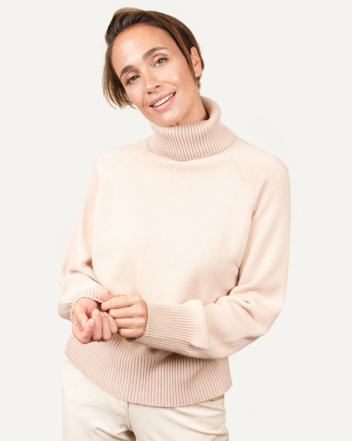 Kaschmir Rollkragenpullover für Damen in beige von MOGLI & MARTINI #farbe_sand