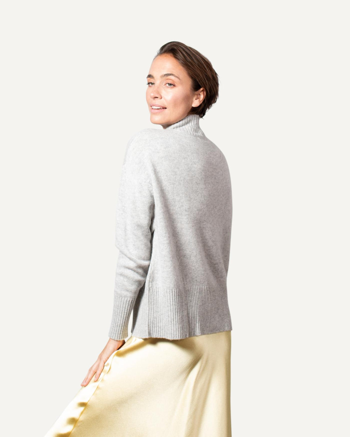 Ladies cashmere turtleneck jumper in light grey by MOGLI & MARTINI #colour_wolfsgrau