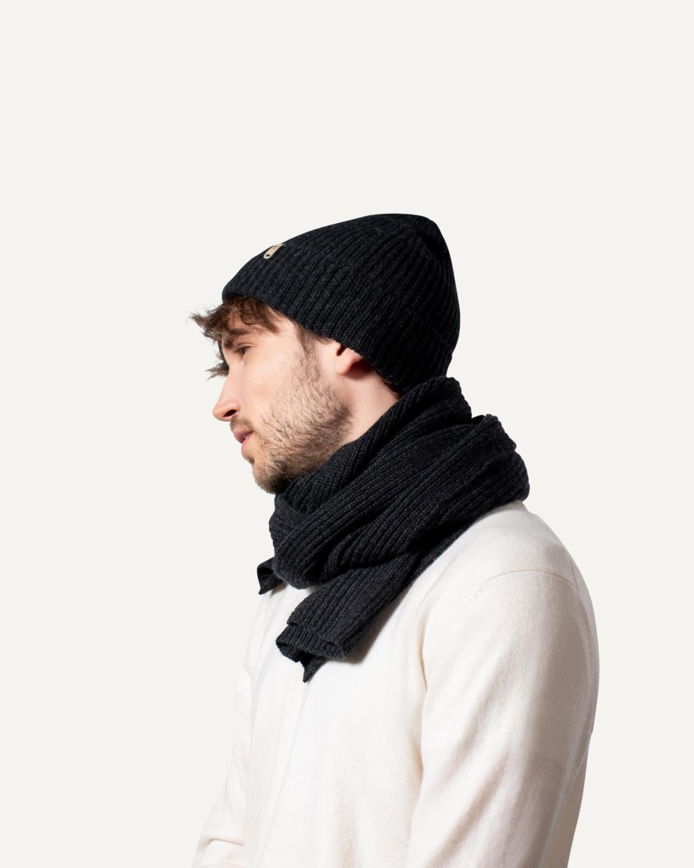 Cashmere knitted hat