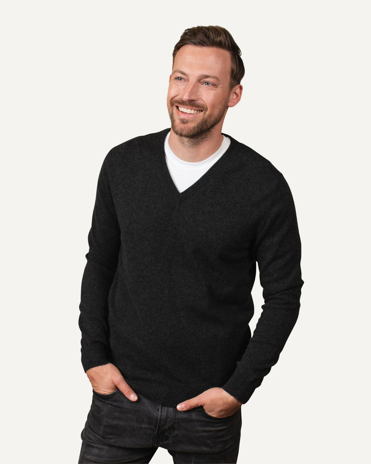 Kaschmir V-Neck Pullover für Herren in Anthrazit von MOGLI & MARTINI #farbe_anthrazit