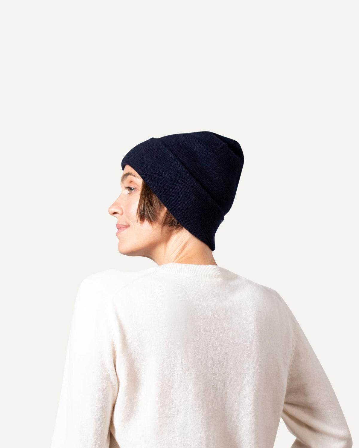 Kaschmir Beanie für Damen in Tiefblau von MOGLI & MARTINI #farbe_tiefblau