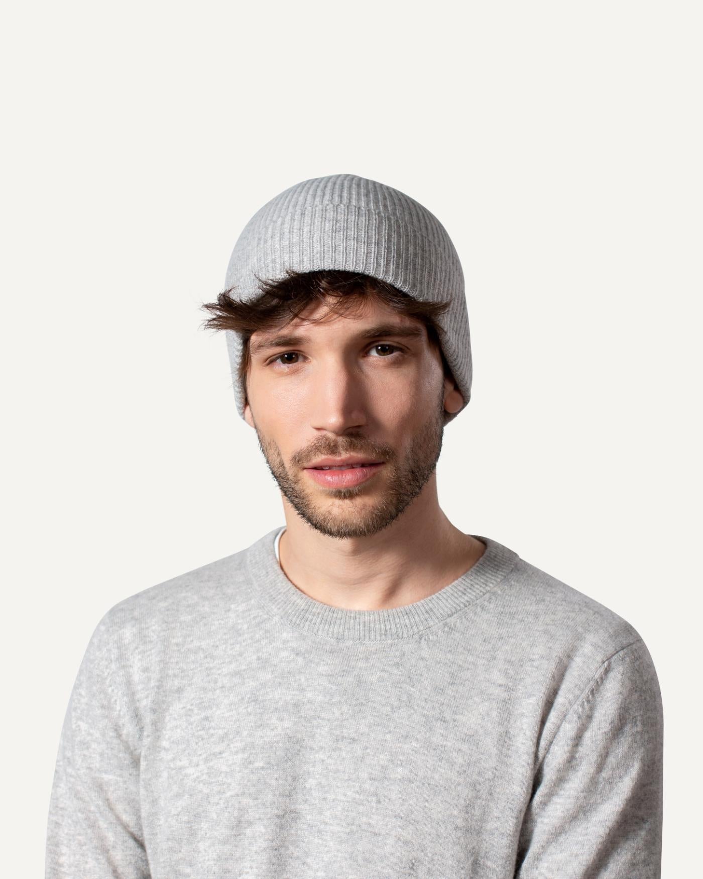 Light cashmere cap