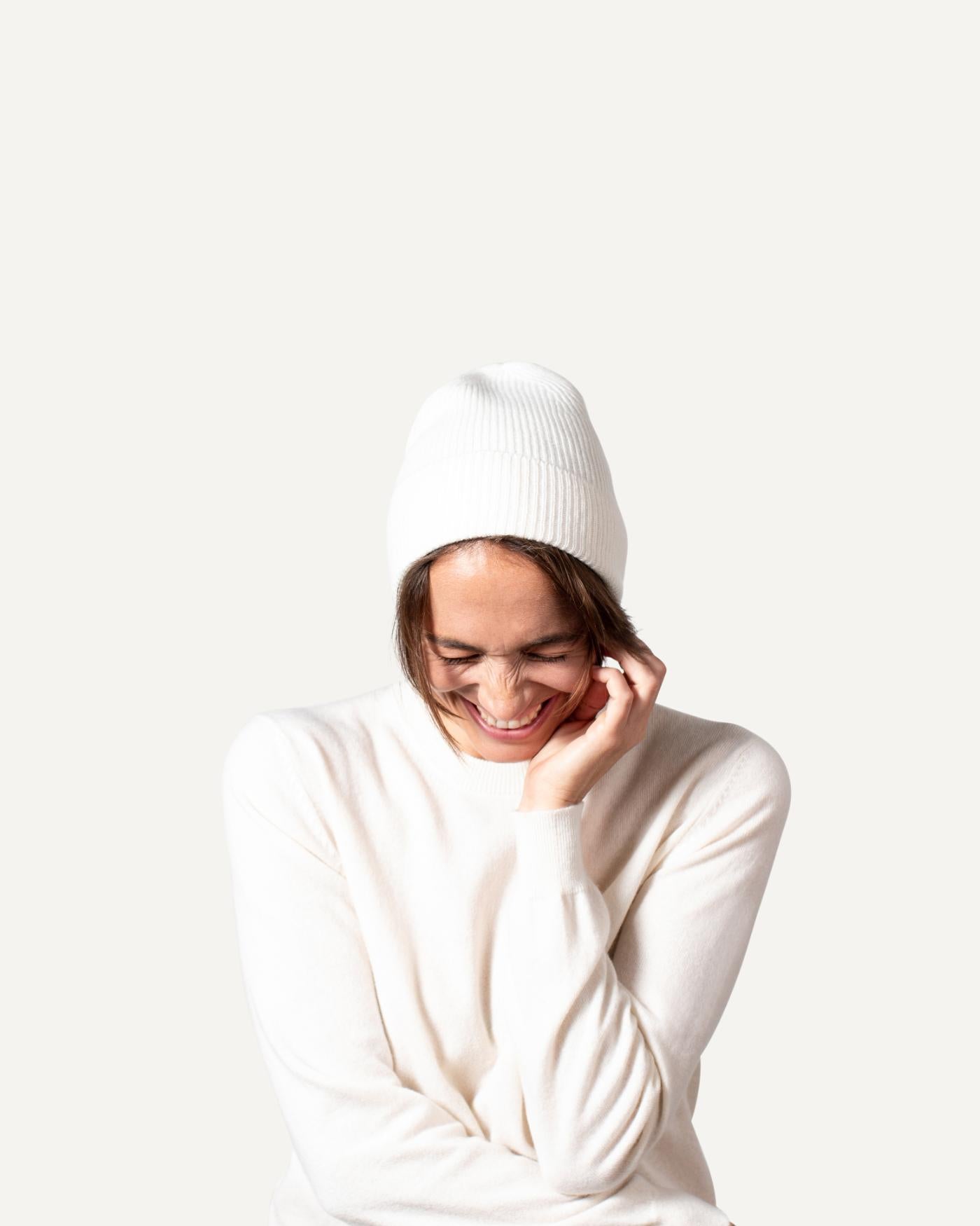 Light cashmere cap