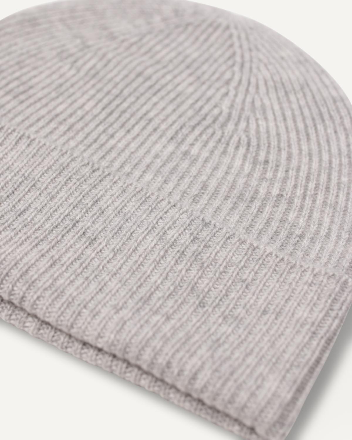 Light cashmere cap
