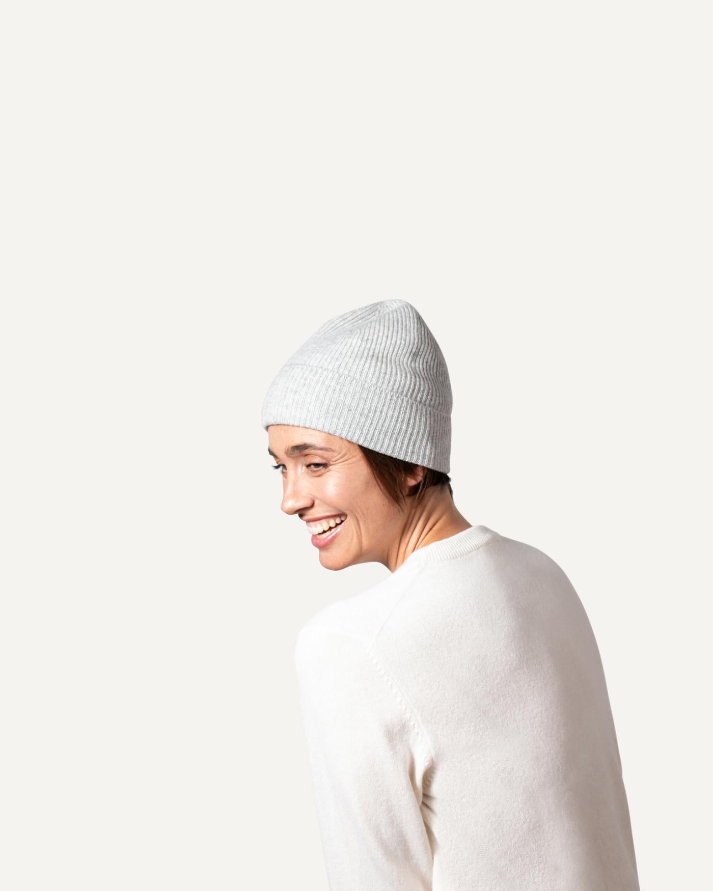 Light cashmere cap