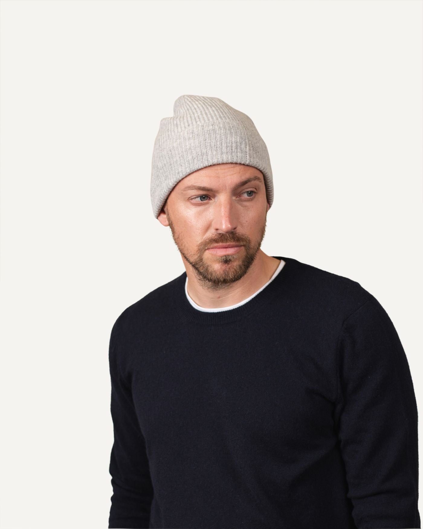 Light cashmere cap