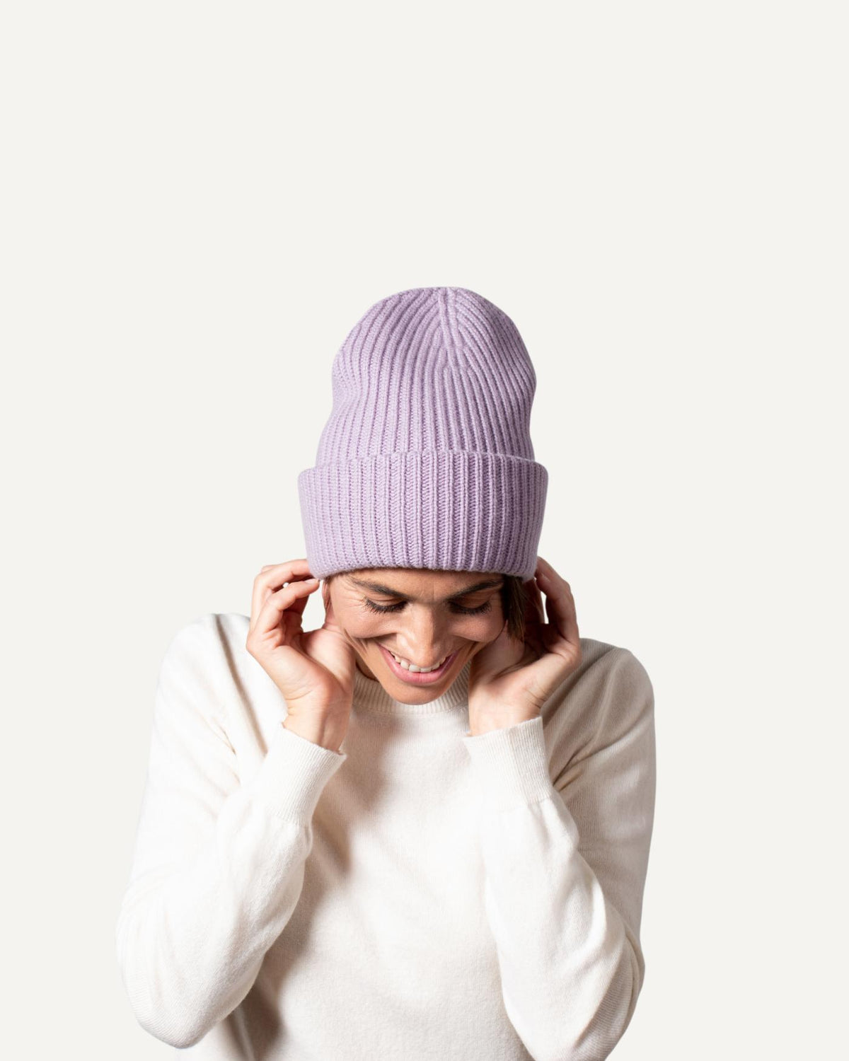 Oversize Kaschmir Mütze für Damen in Flieder von MOGLI & MARTINI #farbe_flieder