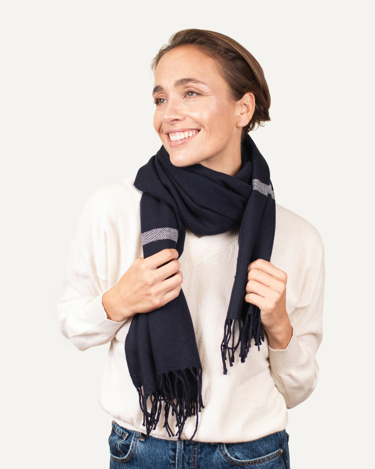 Oversize Kaschmir Schal für Damen in Tiefblau von MOGLI & MARTINI #farbe_tiefblau