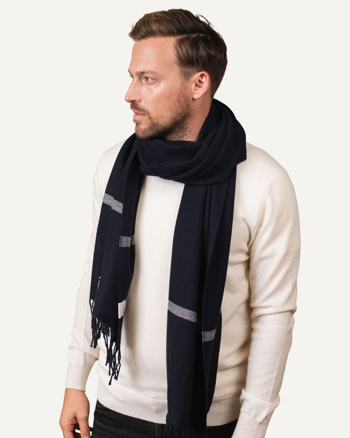 Oversize Kaschmir Schal für Herren in Tiefblau von MOGLI & MARTINI #farbe_tiefblau