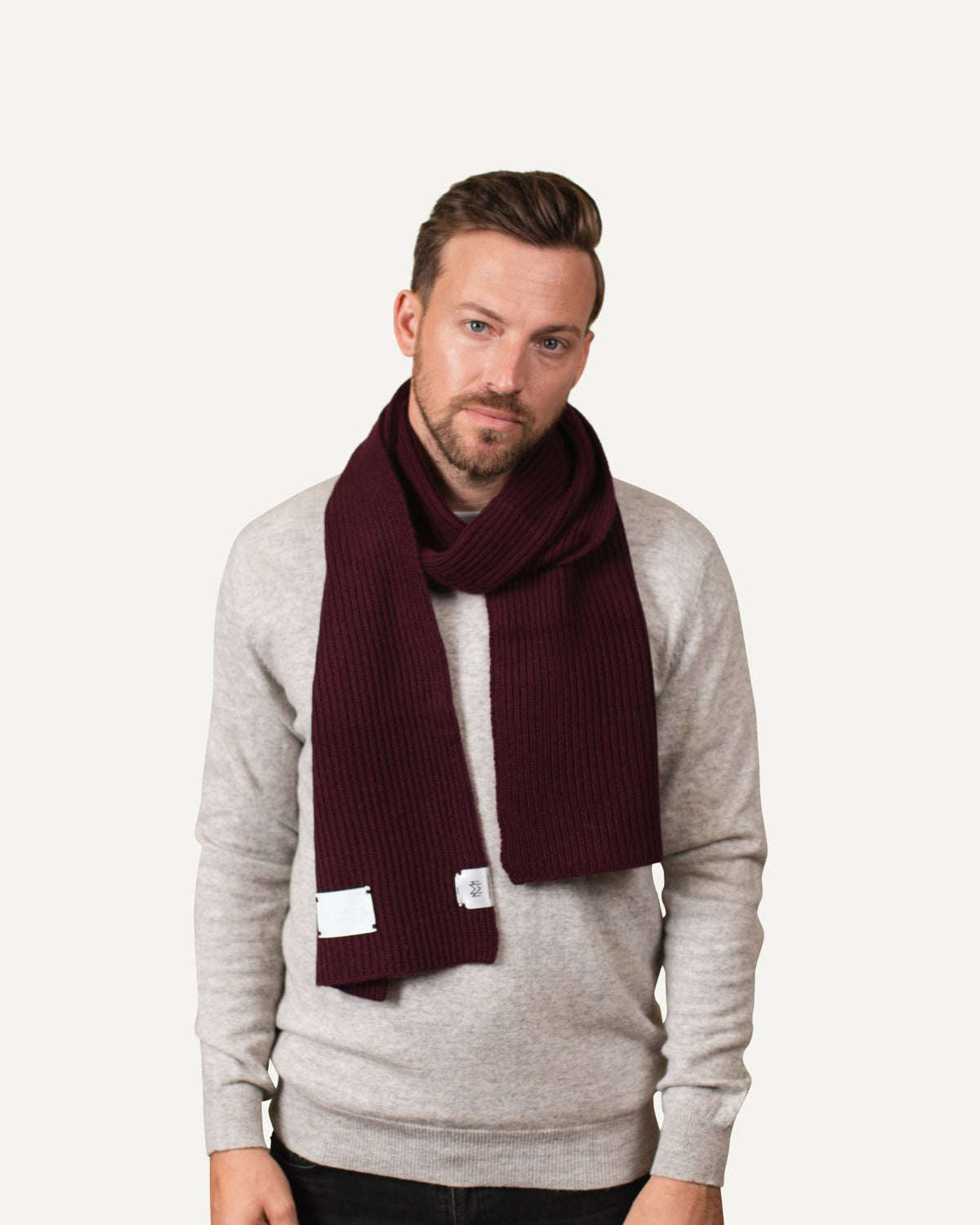 Gestrickter Kaschmir Schal für Herren in Bordeaux von MOGLI & MARTINI #farbe_bordeaux
