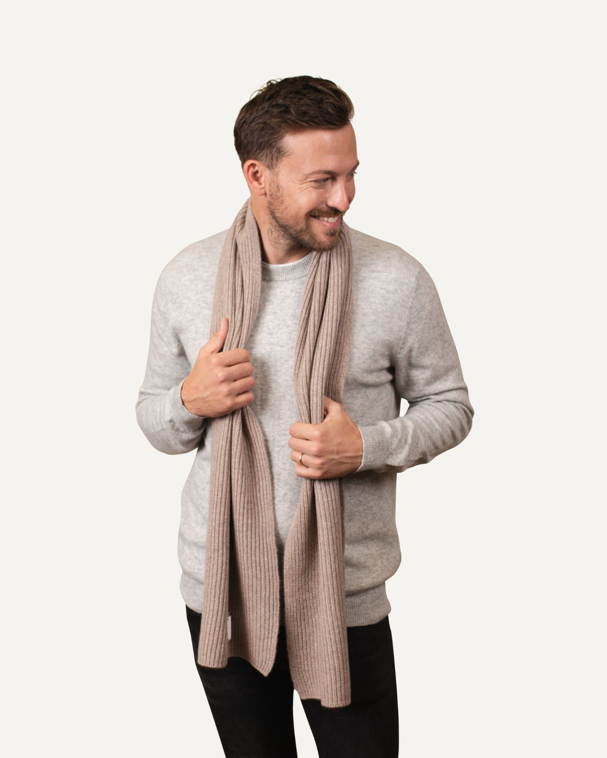 Gestrickter Kaschmir Schal für Herren in Marmor von MOGLI & MARTINI #farbe_marmor