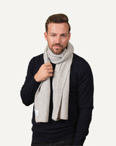 Men's knitted cashmere scarf in grey #colour_wolf_grey