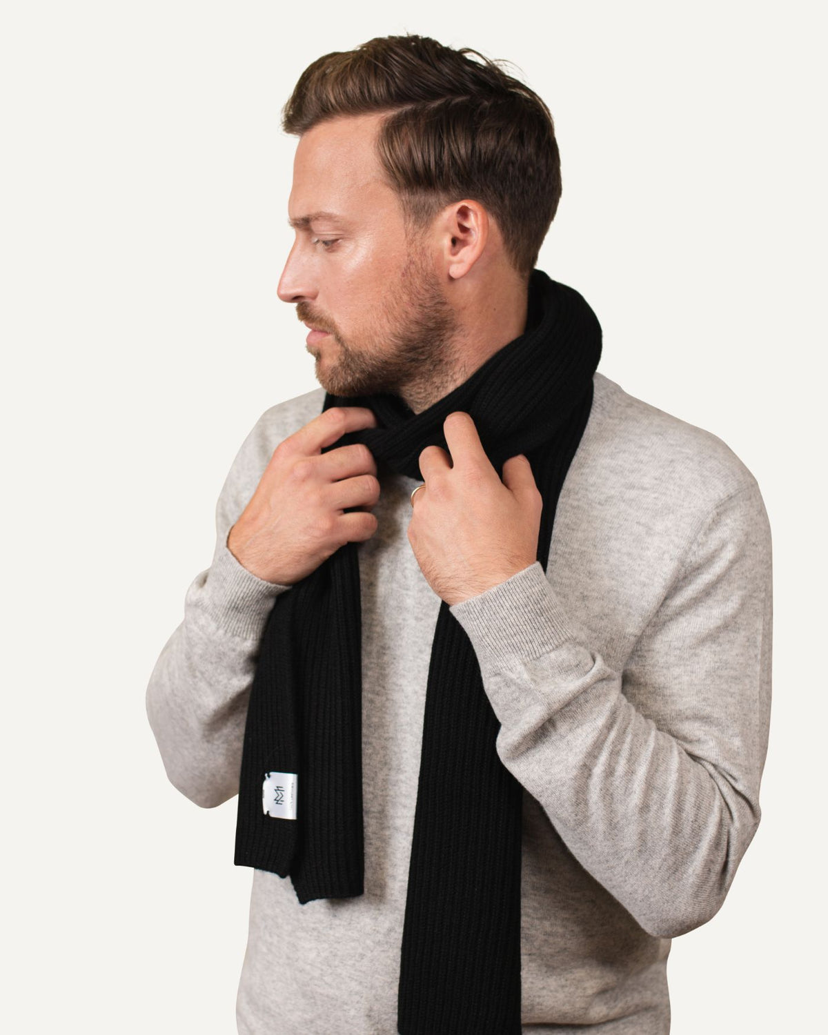 Gestrickter Kaschmir Schal für Herren in Schwarz von MOGLI & MARTINI #farbe_schwarz
