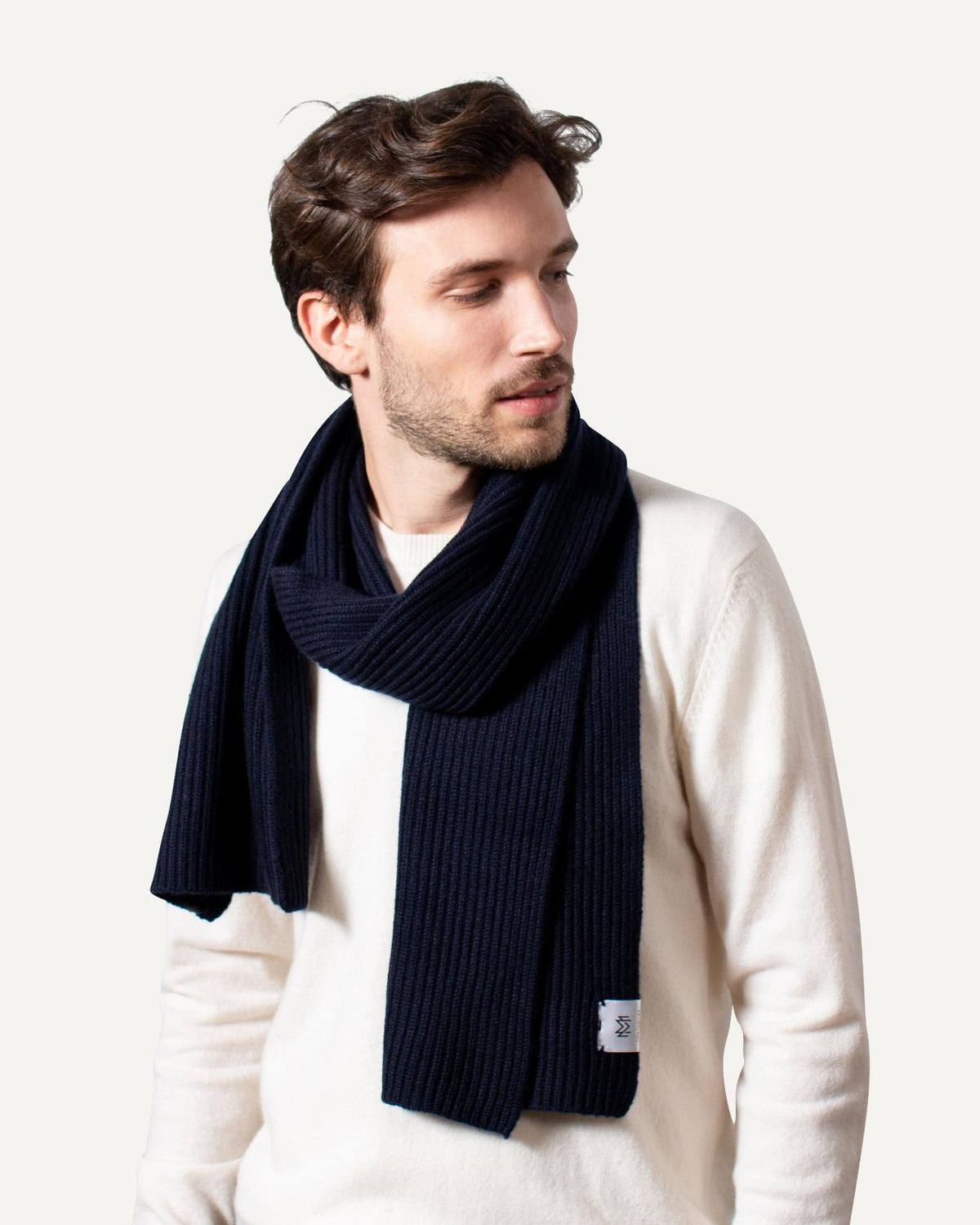 Men's knitted cashmere scarf in deep blue #colour_deep_blue