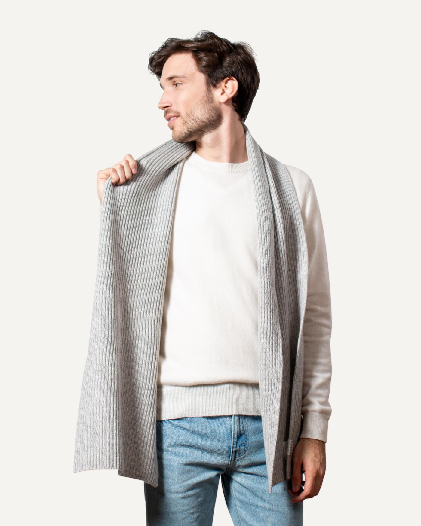 Knitted cashmere scarf
