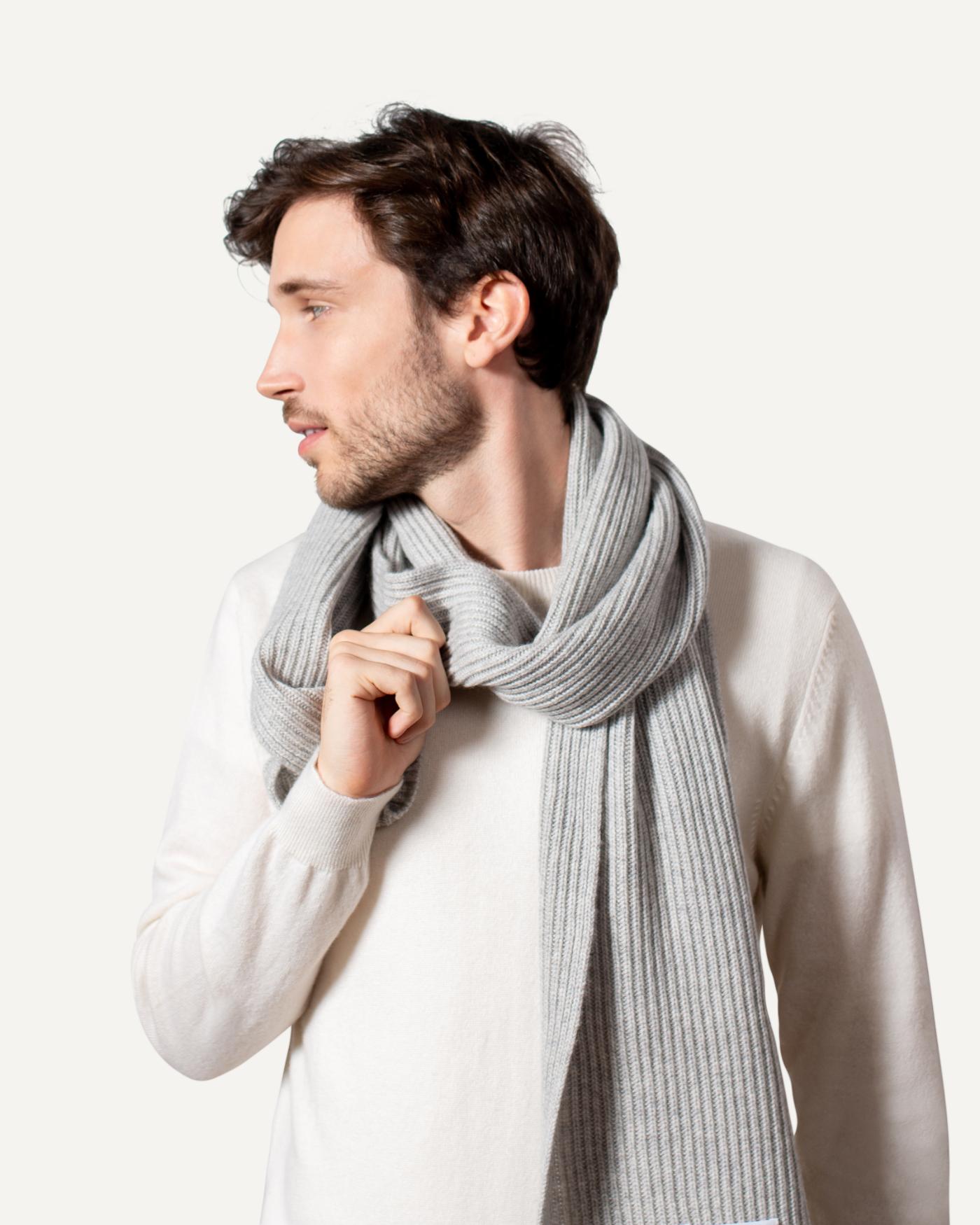 Knitted cashmere scarf