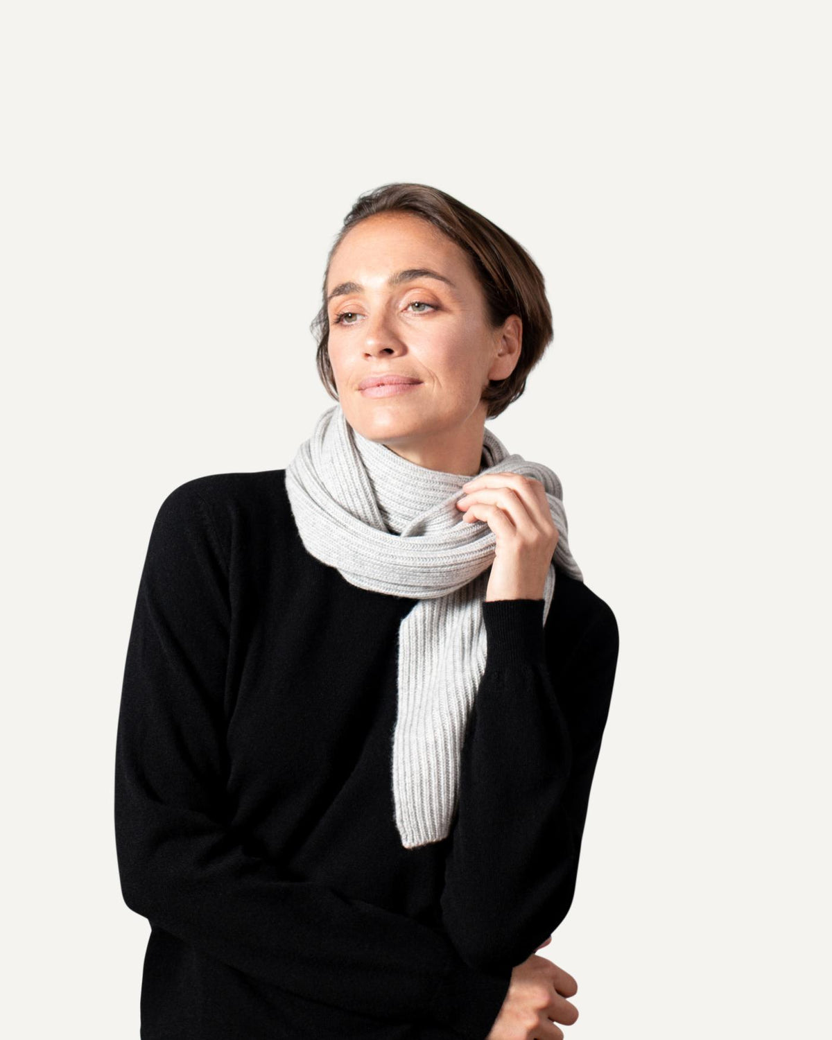 Knitted cashmere scarf in light grey for women by MOGLI & MARTINI #colour_wolf_grey