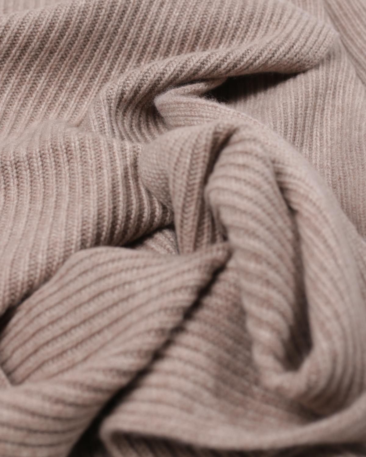 Knitted cashmere scarf