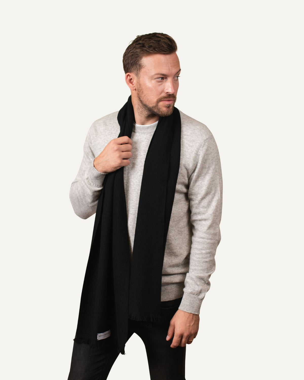 Woven cashmere scarf in black for men by MOGLI & MARTINI #colour_black