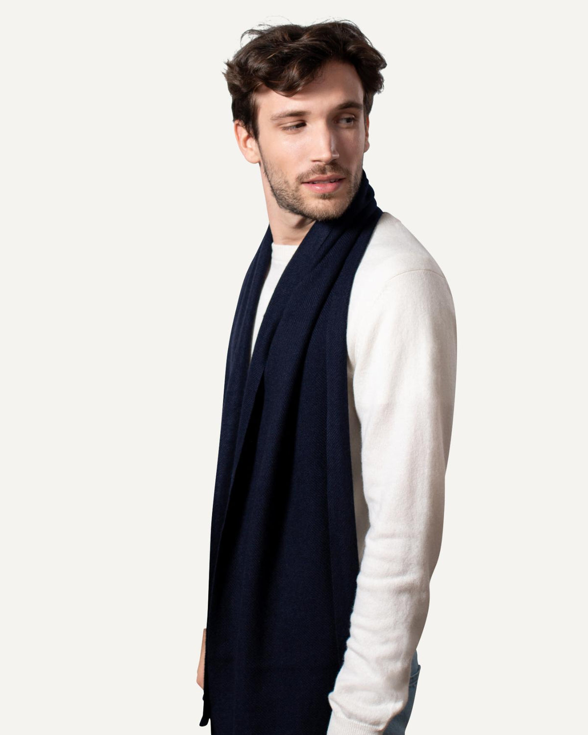 Woven cashmere scarf in dark blue for men by MOGLI & MARTINI #colour_deep_blue