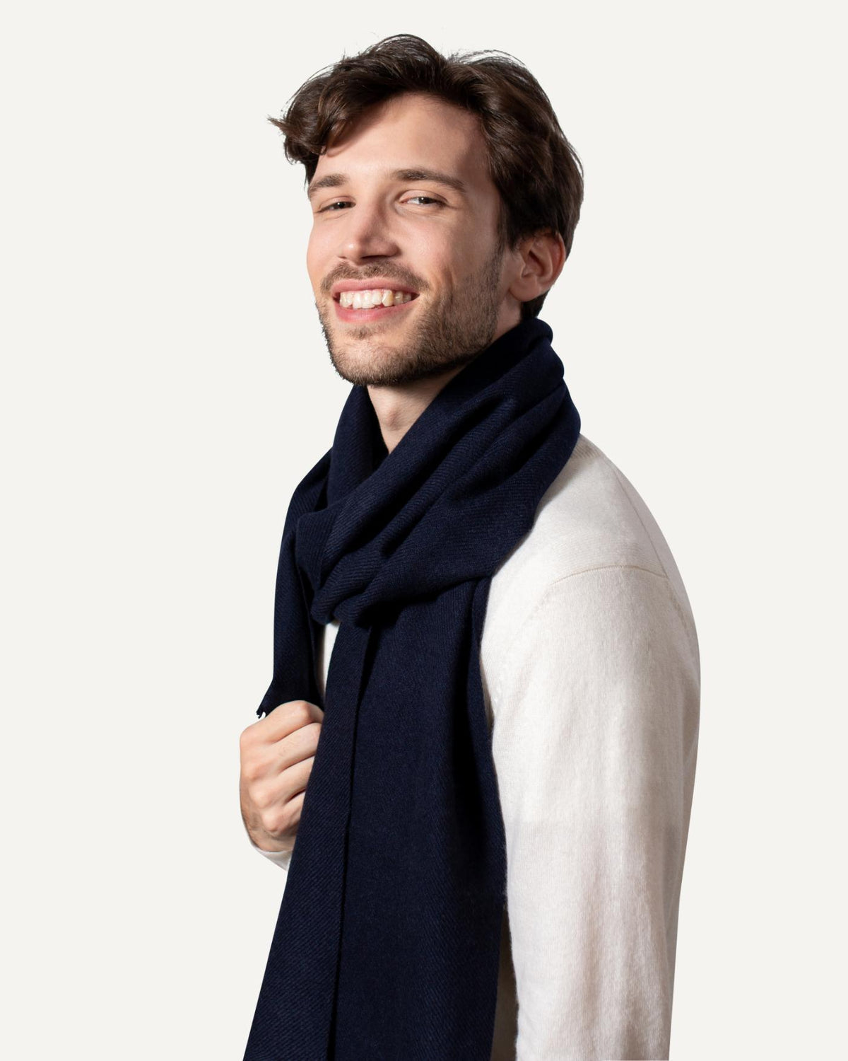 Woven cashmere scarf in dark blue for men by MOGLI & MARTINI #colour_deep_blue