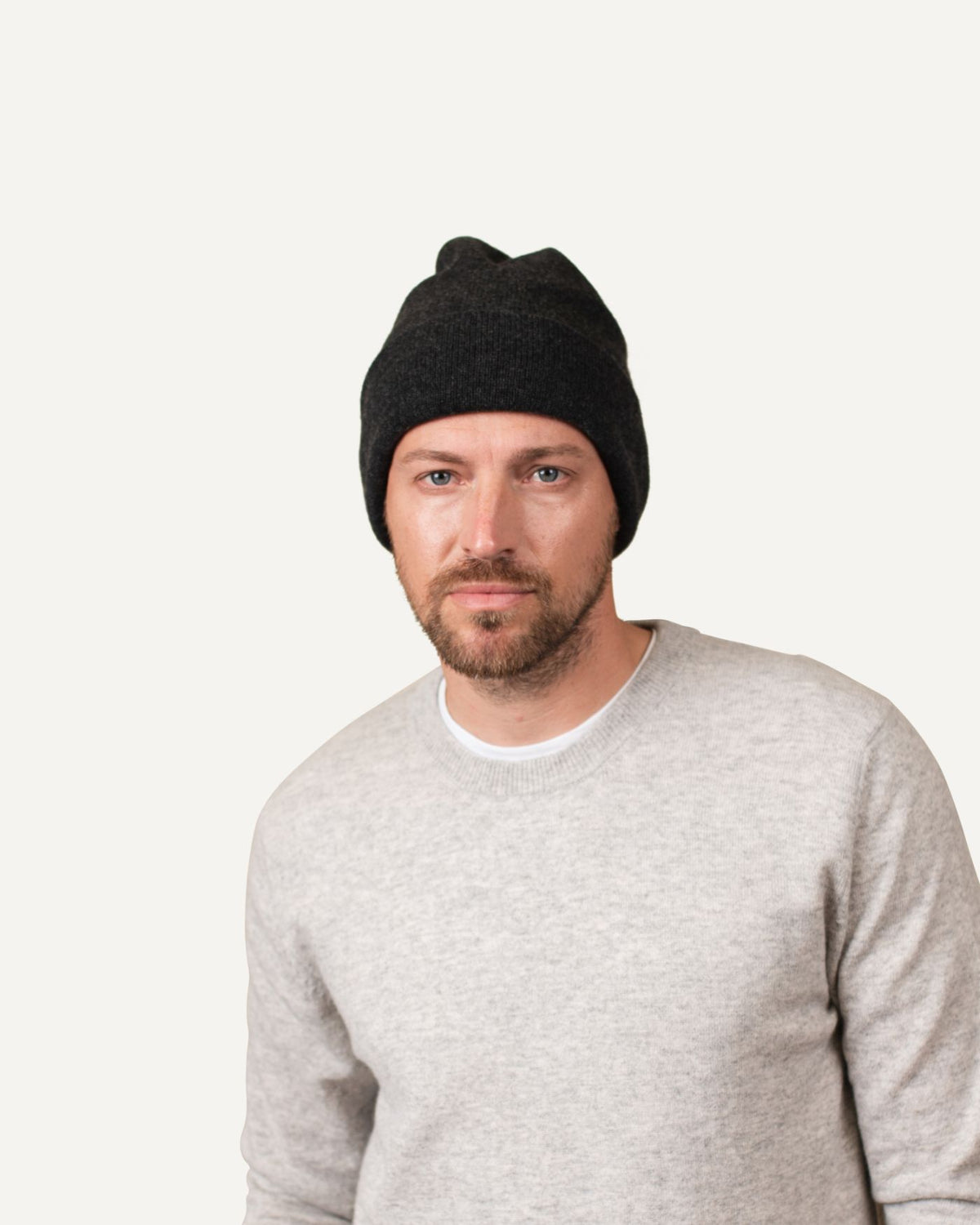 Kaschmir Beanie für Herren in Dunkelgrau von MOGLI & MARTINI #farbe_anthrazit