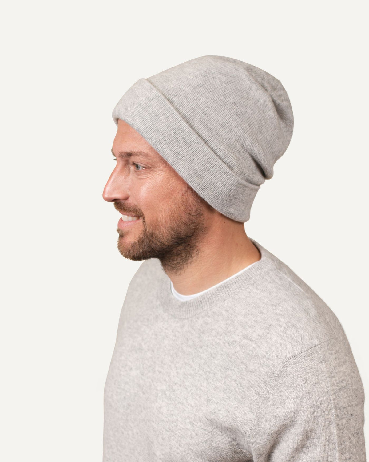 Kaschmir Beanie für Herren in Hellgrau von MOGLI & MARTINI #farbe_wolfsgrau