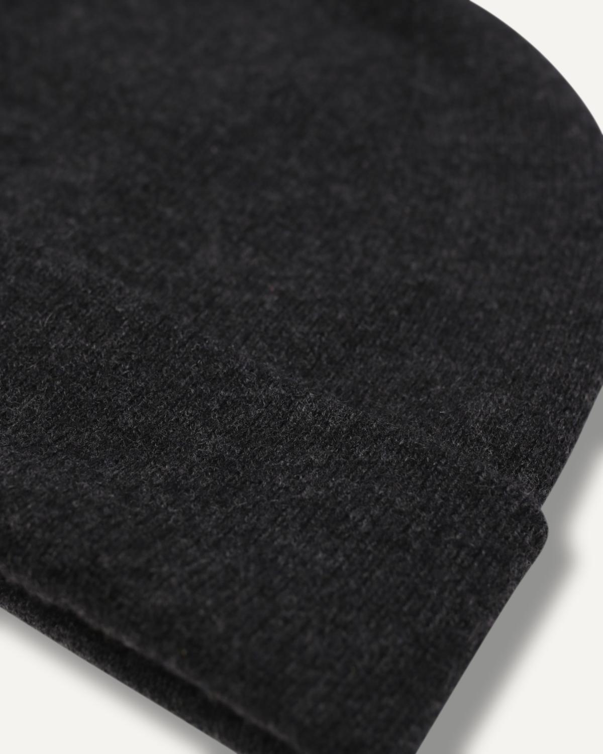 Kaschmir Beanie für Damen in Anthrazit von MOGLI & MARTINI #farbe_anthrazit