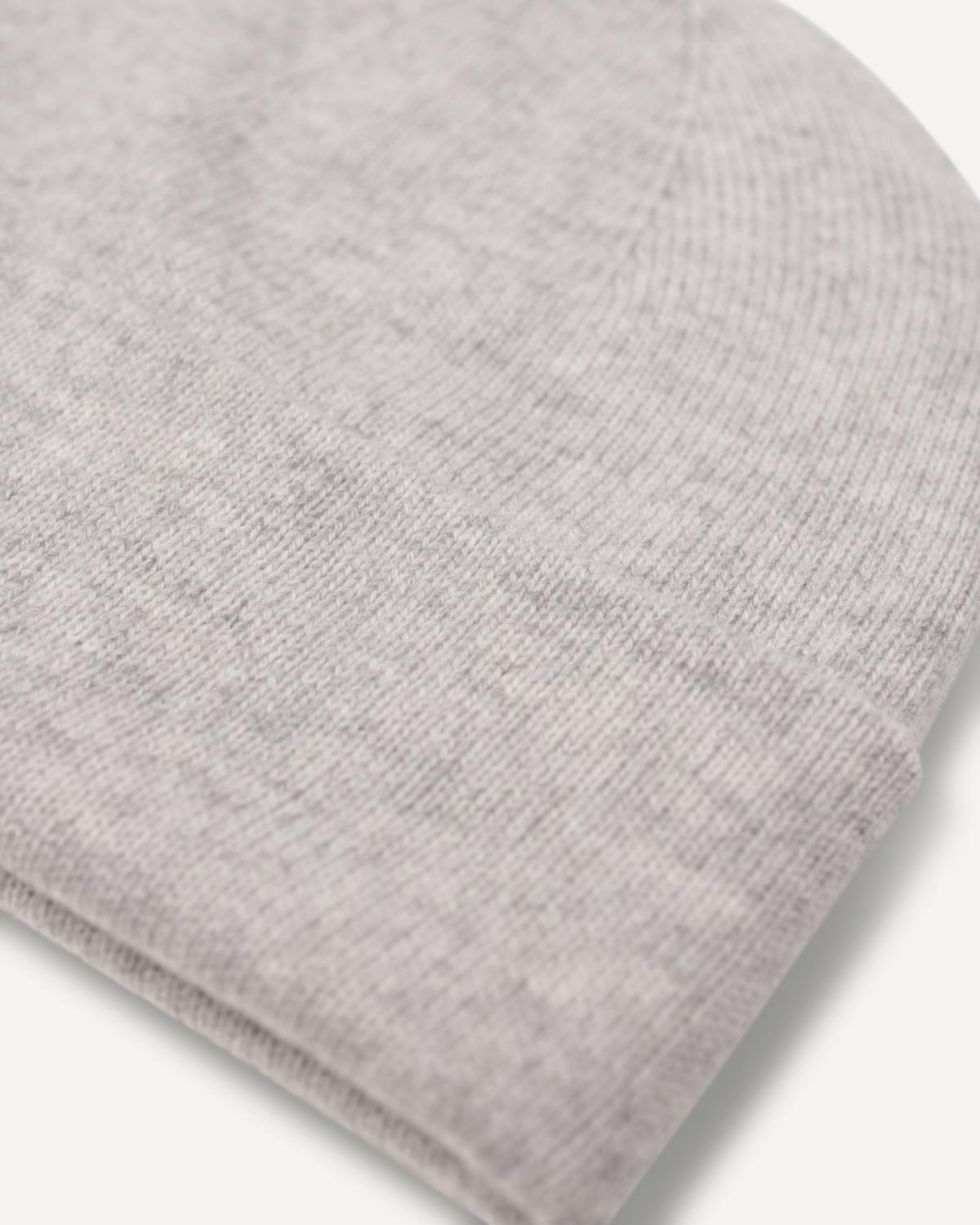 Kaschmir Beanie für Damen in Wolfsgrau von MOGLI & MARTINI #farbe_wolfsgrau