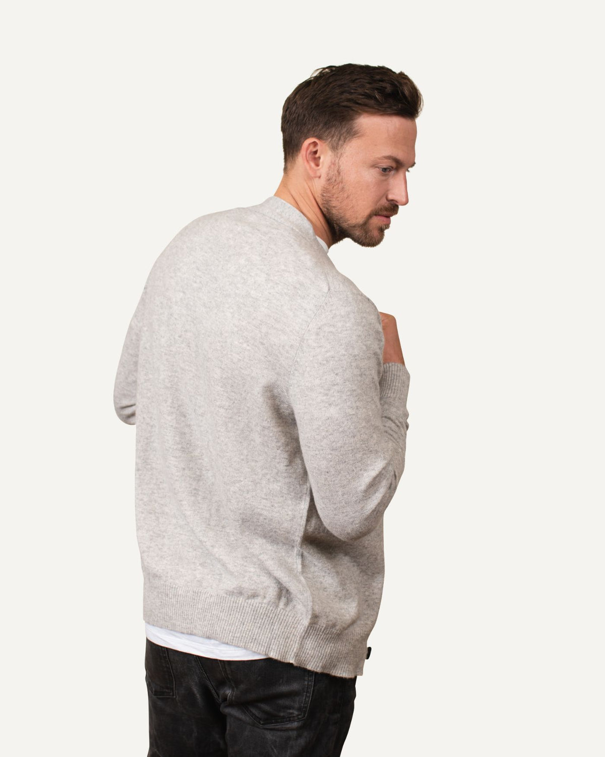 Kaschmir Cardigan für Herren in Wolfsgrau von MOGLI & MARTINI #farbe_wolfsgrau