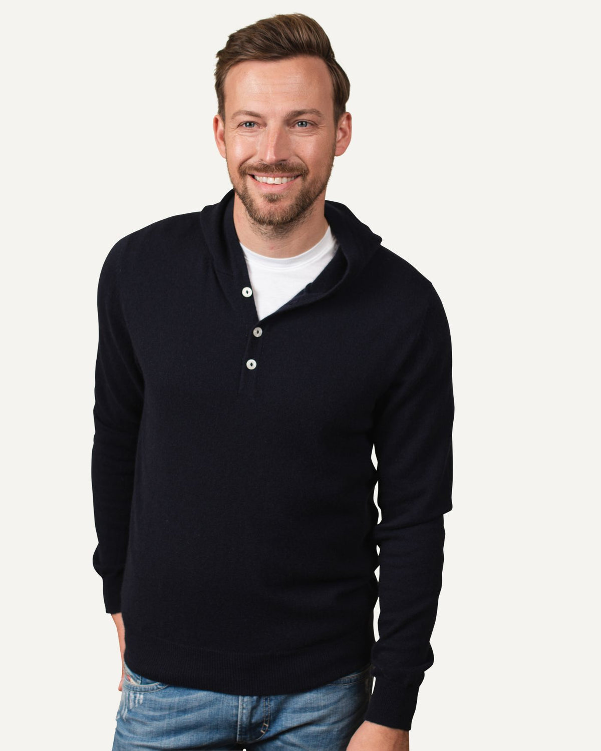 Cashmere hoodie for men in dark blue by MOGLI & MARTINI #colour_deep_blue