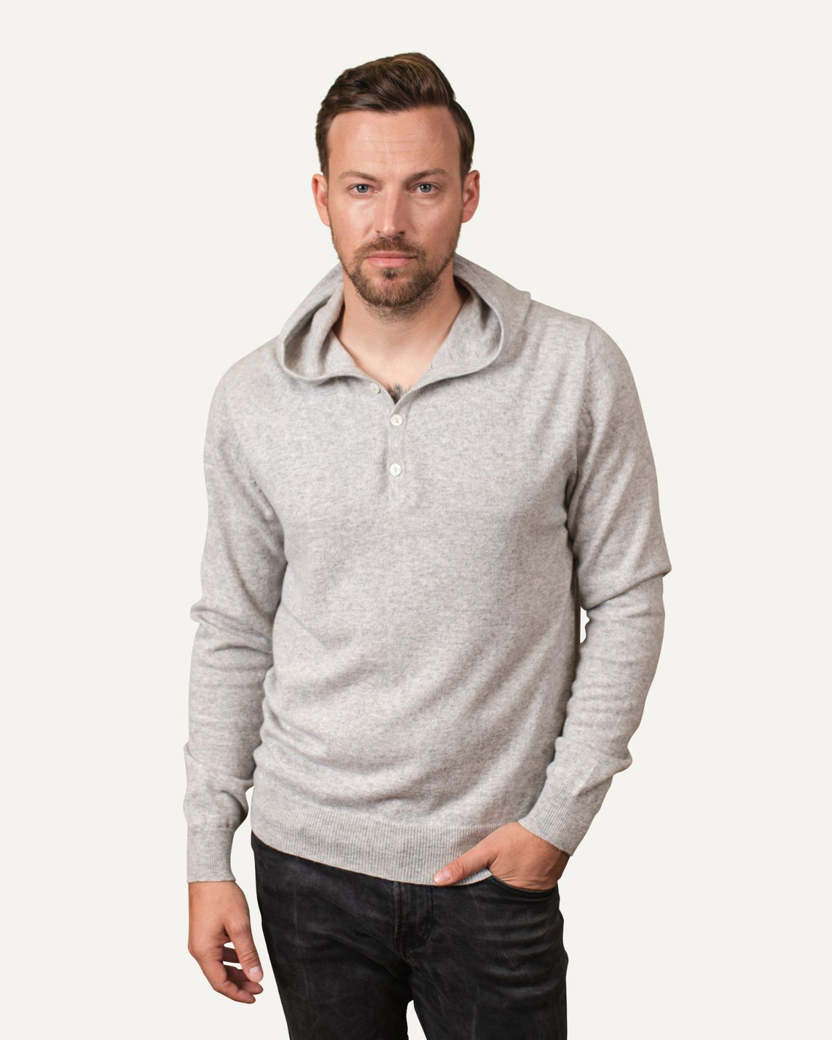 Cashmere hoodie for men in dark gray by MOGLI & MARTINI #color_wolfsgrau