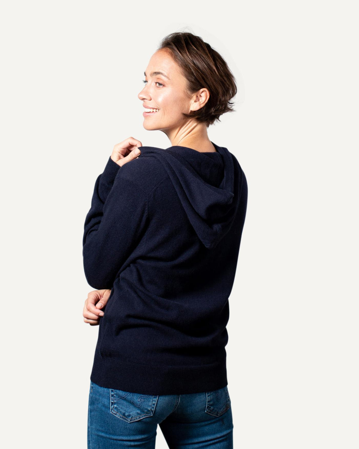 Cashmere hoodie for women in dark blue by MOGLI & MARTINI #colour_deepblue