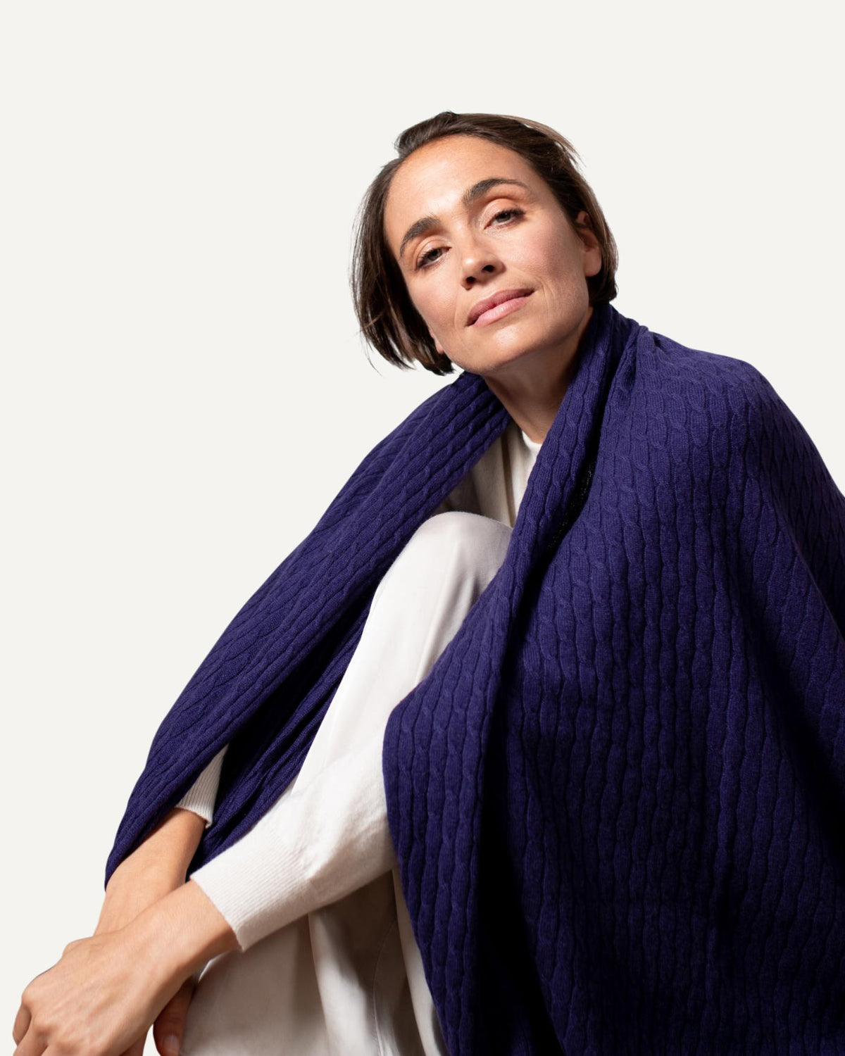 Cashmere blanket in purple by MOGLI & MARTINI #colour_ultramarine