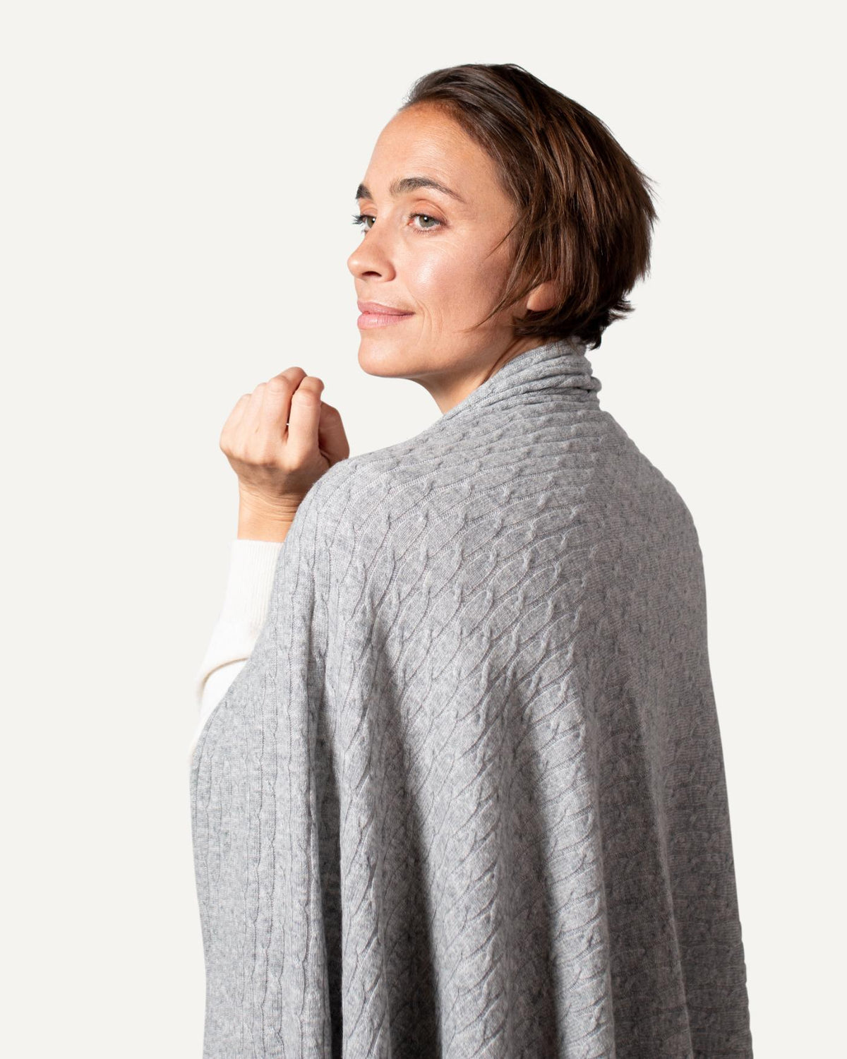 Kaschmir Kuscheldecke in Silbergrau von MOGLI & MARTINI #farbe_silbergrau