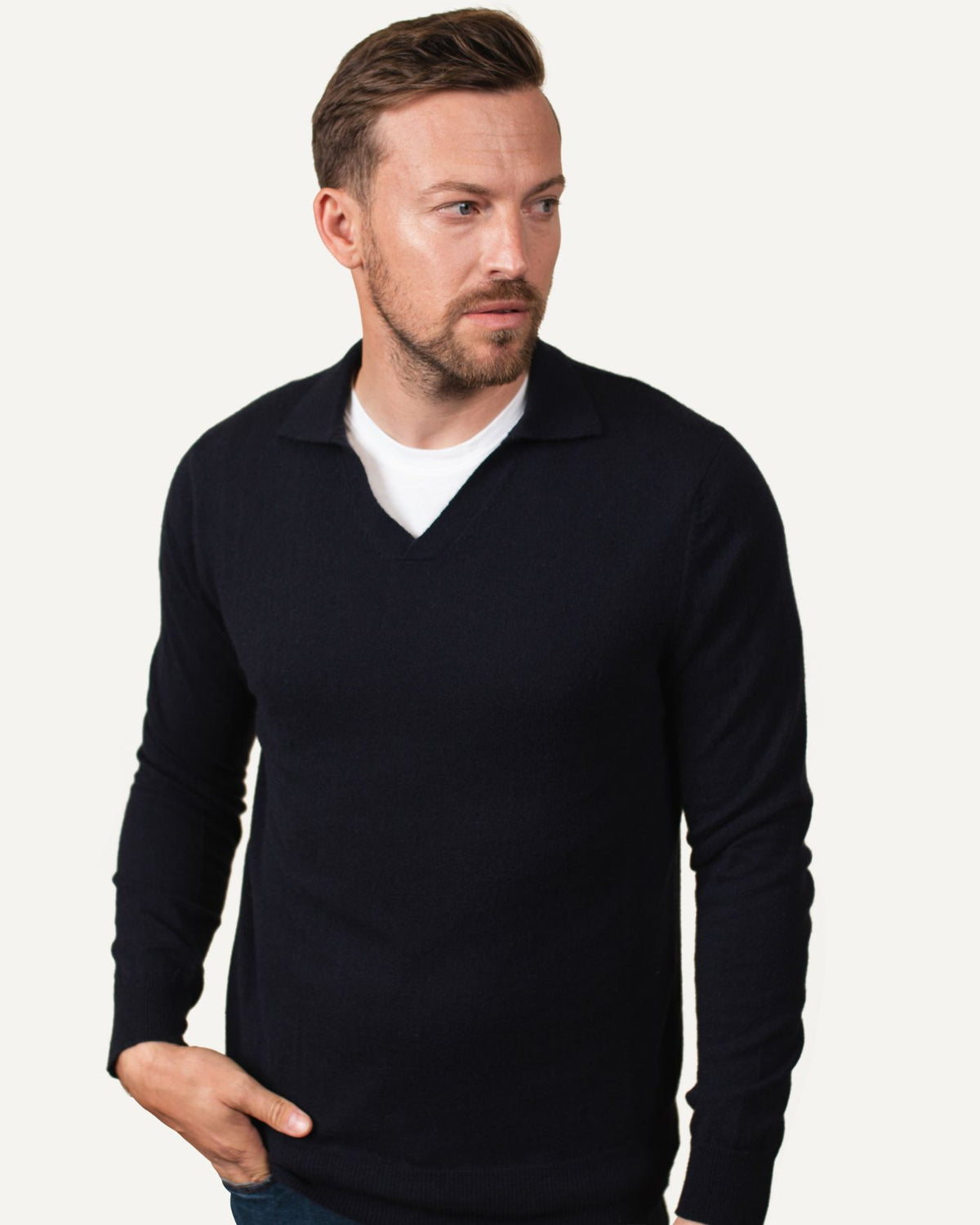 Cashmere sweater with polo collar for men in dark blue by MOGLI & MARTINI #color_deepblue