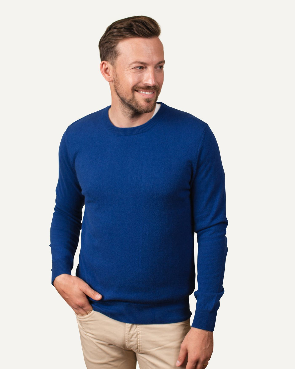 Cashmere sweater for men in blue by MOGLI & MARTINI #color_royalblue