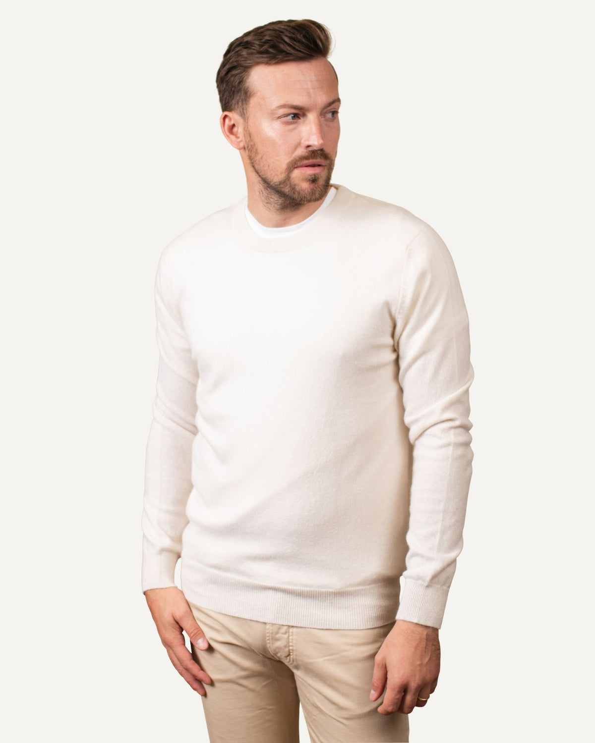 Cashmere jumper for men in natural white by MOGLI & MARTINI #colour_natural_white