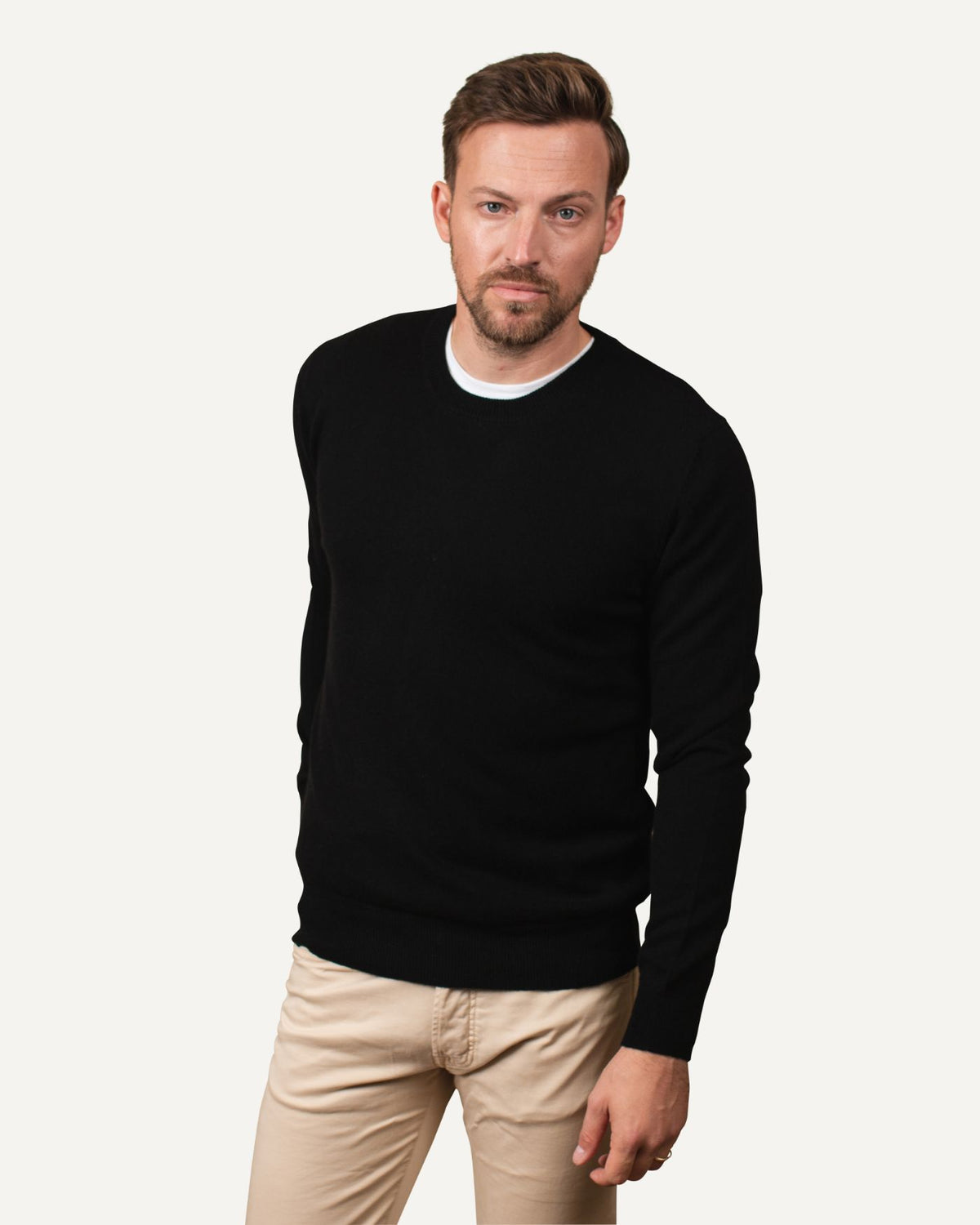 Cashmere jumper for men in black by MOGLI & MARTINI #colour_black