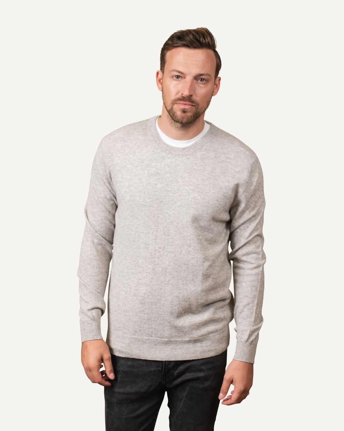 Kaschmir Rundhals Pullover für Herren in Wolfsgrau von MOGLI & MARTINI #farbe_wolfsgrau