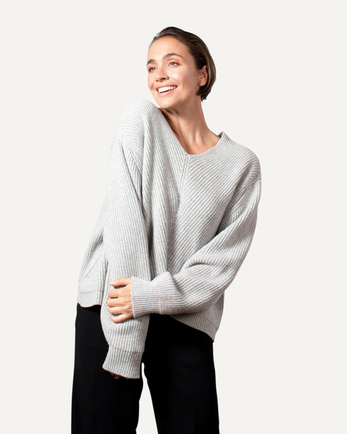 Cashmere jumper Superior for women in light grey by MOGLI & MARTINI #colour_wolf_grey