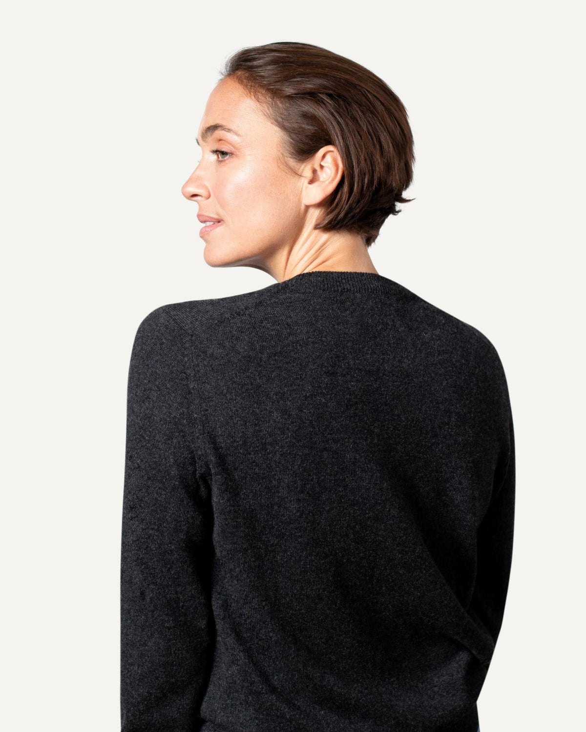 Ladies cashmere jumper in dark grey by MOGLI & MARTINI #colour_anthracite