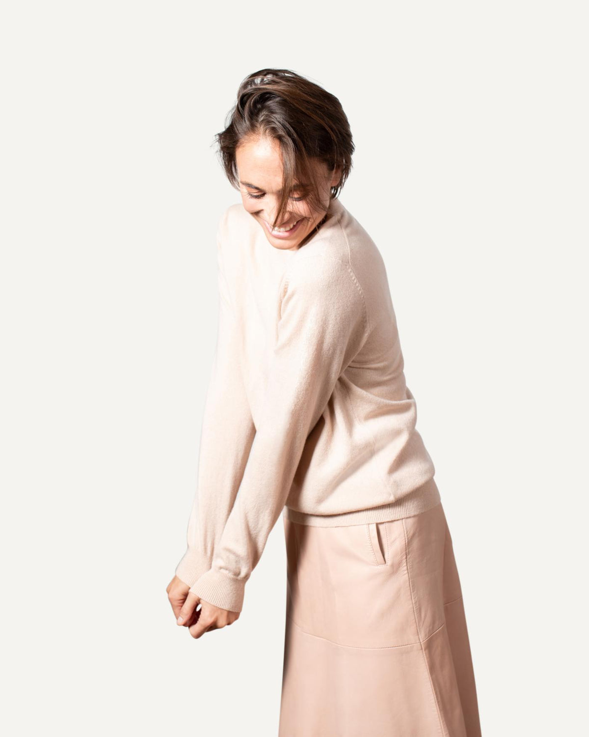 Kaschmir Rundhals Pullover für Damen in Sand von MOGLI & MARTINI #farbe_sand