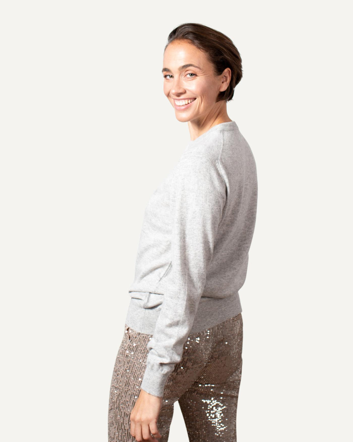 Kaschmir Rundhals Pullover für Damen in Wolfsgrau von MOGLI & MARTINI #farbe_wolfsgrau