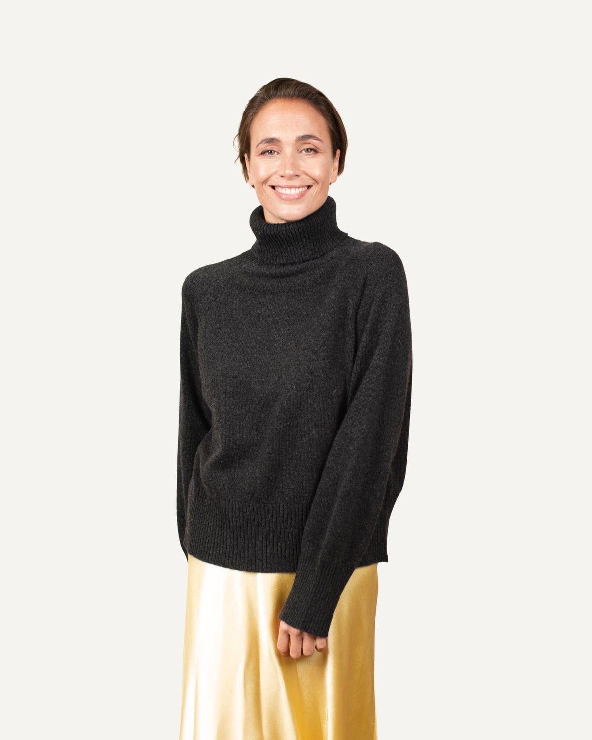 Cashmere turtleneck sweater for women in dark gray by MOGLI & MARTINI #color_anthracite