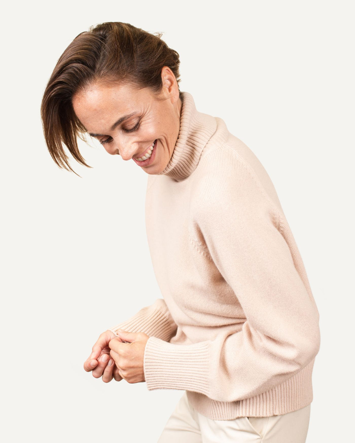 Kaschmir Rollkragenpullover für Damen in beige von MOGLI & MARTINI #farbe_sand